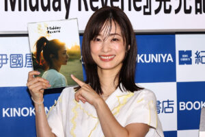 上戸彩 15年ぶり写真集『Midday Reverie』でファンとの交流が「嬉しい機会」3