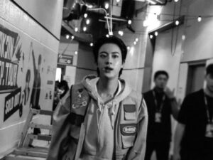 「BTS」JIN、アナハイム公演のビハインドカット＆wootteoとのツーショット公開 - wowKorea