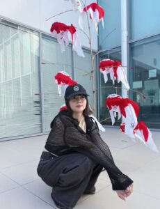 「どう見ても金魚やろ」岡田紗佳がおしゃれなファッションでのオフショットをシェアしファン歓喜 | 話題の投稿 | スポーツブル (スポブル)