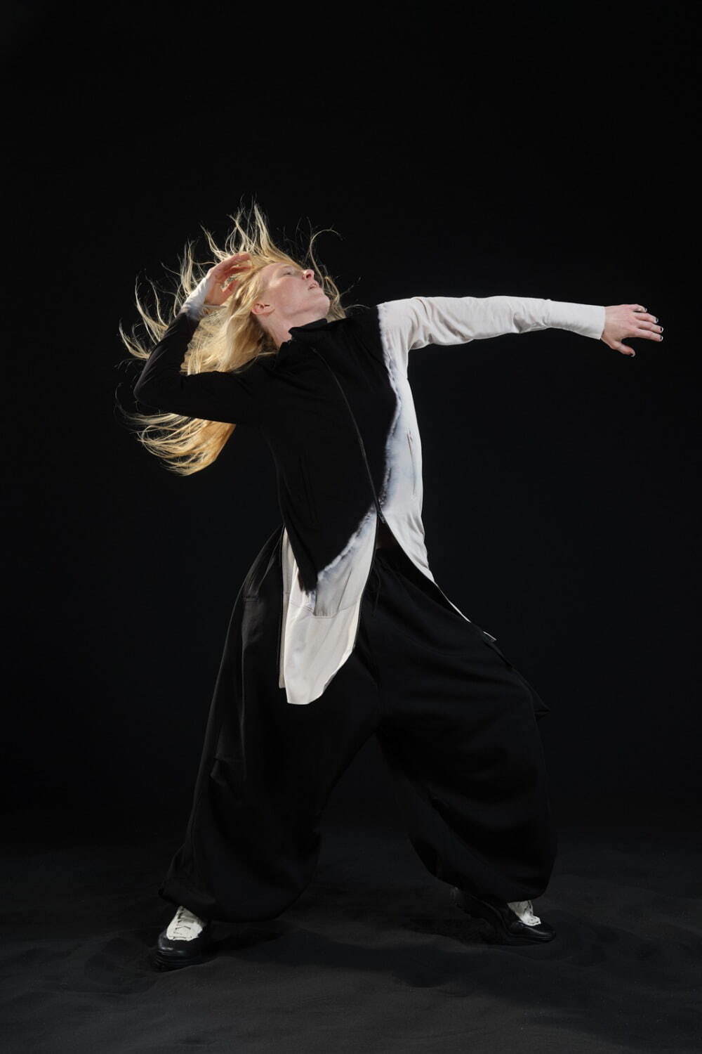 Y-3 2026年春夏コレクション、身体の躍動と変化が繋ぐファッションとスポーツ|写真10