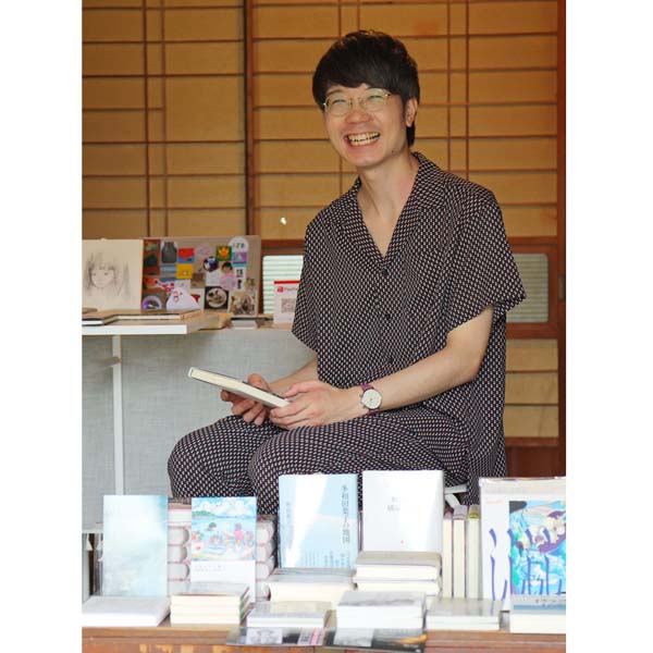 書肆 海と夕焼(府中・分倍河原)築70年の木造平屋の書店は隠れ家のよう|日刊ゲンダイDIGITAL 書肆 海と夕焼(府中・分倍河原)築70年の木造平屋の書店は隠れ家のよう|日刊ゲンダイDIGITAL