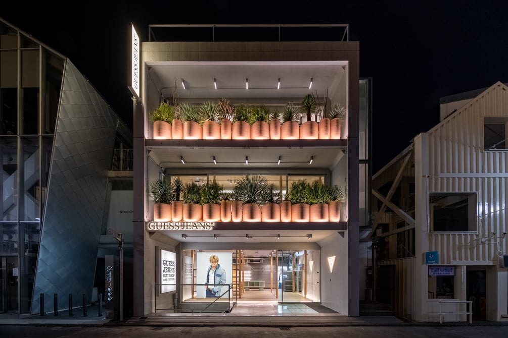 ゲス ジーンズがアジア初の旗艦店を東京に出店 地域コミュニティを包み込む“器”がコンセプト ゲス ジーンズがアジア初の旗艦店を東京に出店 地域コミュニティを包み込む“器”がコンセプト
