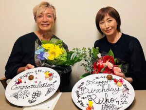 つるの剛士、大物女優の誕生日を祝うも逆サプライズ？！豪華メンバーでのショットに「素敵な会」 | 話題の投稿 | スポーツブル (スポブル)