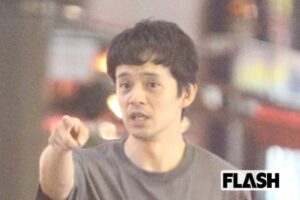 池松壮亮　銀ブラをキャッチ！居酒屋で映画関係者と2時間トークを楽しむ…最愛の河合優実とのゴールインは？ | Smart FLASH/スマフラ[光文社週刊誌]
