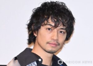 斎藤工、“妻＆娘”との3ショットにドラマファンそわそわ「幸せ新庄家の写真、、、涙」　『誘拐の日』公式SNSが“親子ショット”紹介 | | ORICON NEWS