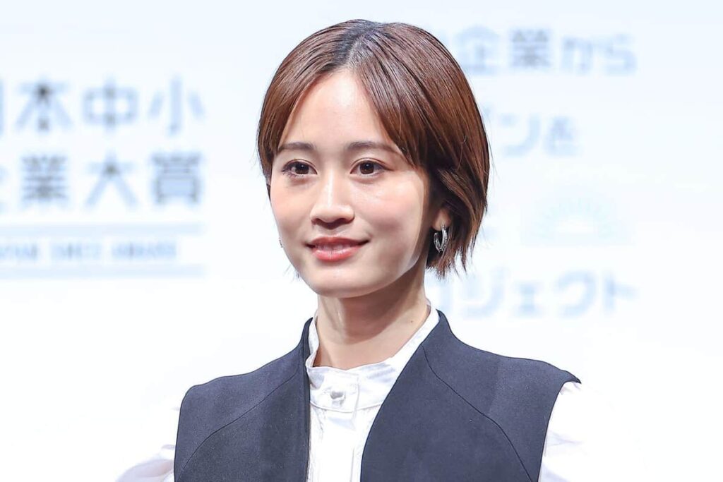 前田敦子、元AKBメンバーと豪華4ショ　34歳誕生日に現場で再会「お祝いしてもらったよ」: J-CAST ニュース