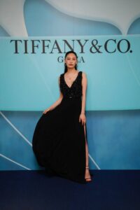 大政絢、輝く美肌　深いスリットスカードからすらり美脚　大胆ルックで魅了：ティファニー 銀座 オープニングイベント【エンタメ】