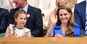 キャサリン皇太子妃、家族4人でウィンブルドン男子決勝戦を観戦