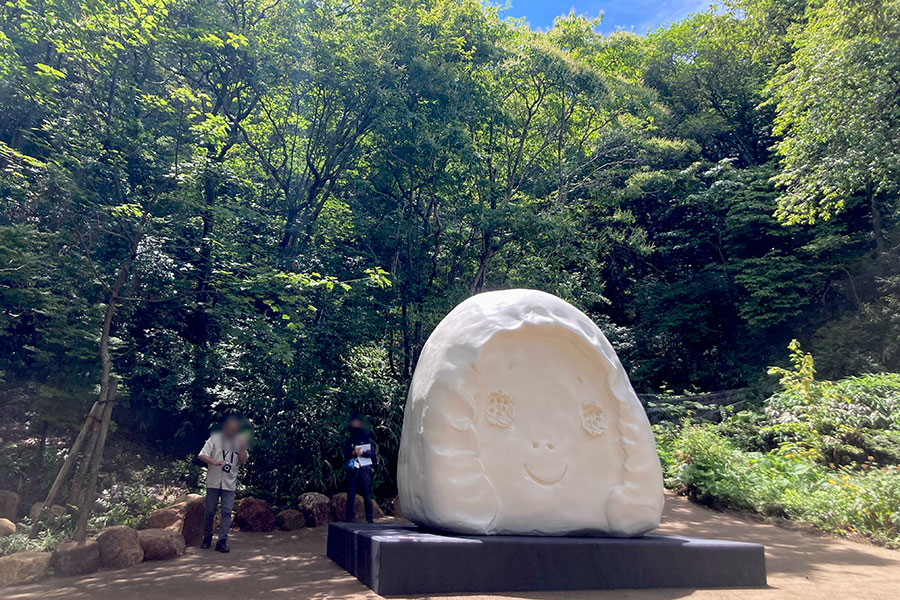 六甲山で奈良美智の大型作品がお披露目、かなり近くで鑑賞可 | Lmaga.jp