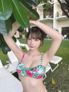あの元AKB48グラドル美女、美肌全開ビキニ姿のプール満喫ショットにファンメロメロ！？ | 話題の投稿 | スポーツブル (スポブル)