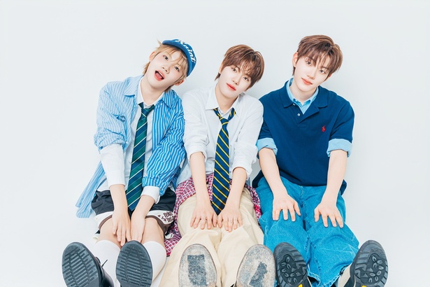 自ら発案してくれた可愛すぎるおそろいポーズで！とにかく全員小顔でキュートすぎる！左からケンシンさん、ソン・スンホさん、ソ・ギョンベさん