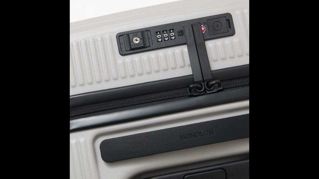 エディター私物 MONOLITH|スーツケース 「OCTA 35」 エディター私物 MONOLITH|スーツケース 「OCTA 35」