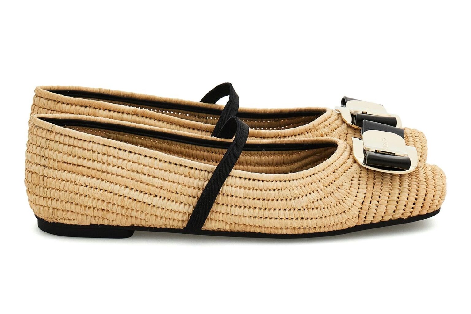 フェラガモ“ラフィア”編み込みバレリーナシューズ＆3段フリンジのトートバッグ - ファッションプレス