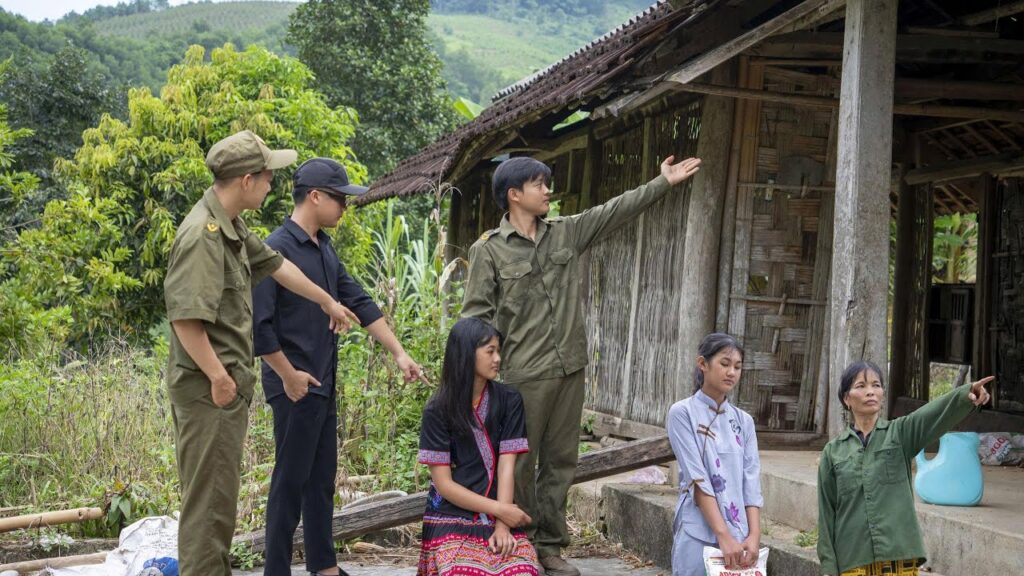 The kind police officer's sister was misled and kicked out a single mom — she found a new life.