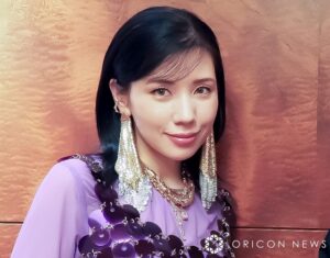 仲里依紗、 “ガガ風”派手メイク×コーデで美ボディ　なりきりショットに反響「さすが熱烈ファン　さすが女優」 | ORICON NEWS