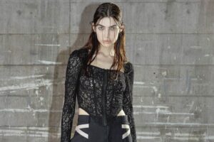 ジョン ローレンス サリバン 2026年春夏コレクション、攻撃的かつ官能的に - ファッションプレス