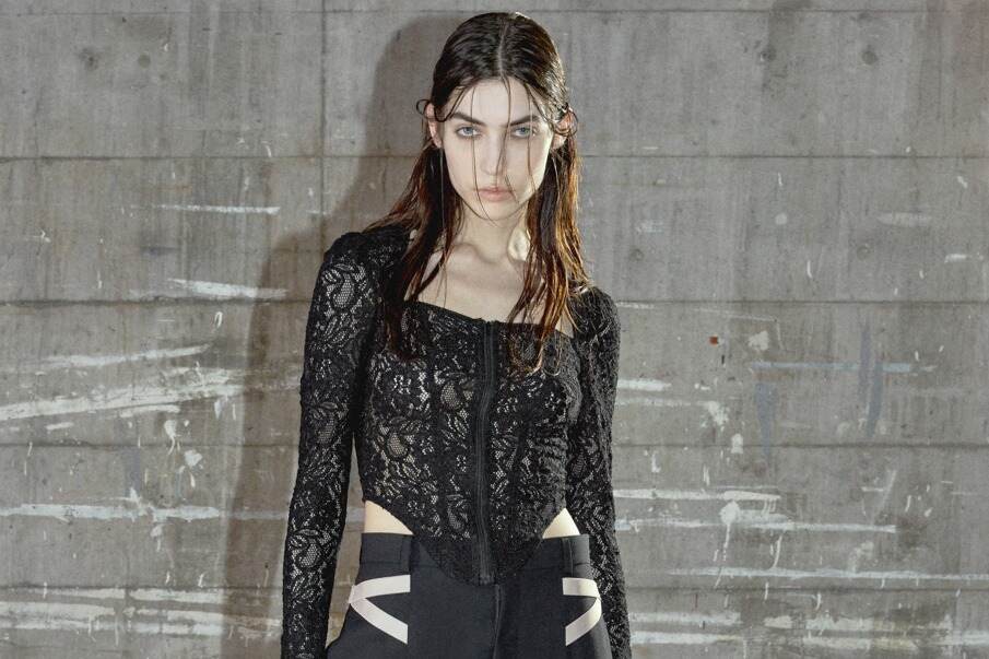 ジョン ローレンス サリバン 2026年春夏コレクション、攻撃的かつ官能的に – ファッションプレス ジョン ローレンス サリバン 2026年春夏コレクション、攻撃的かつ官能的に - ファッションプレス