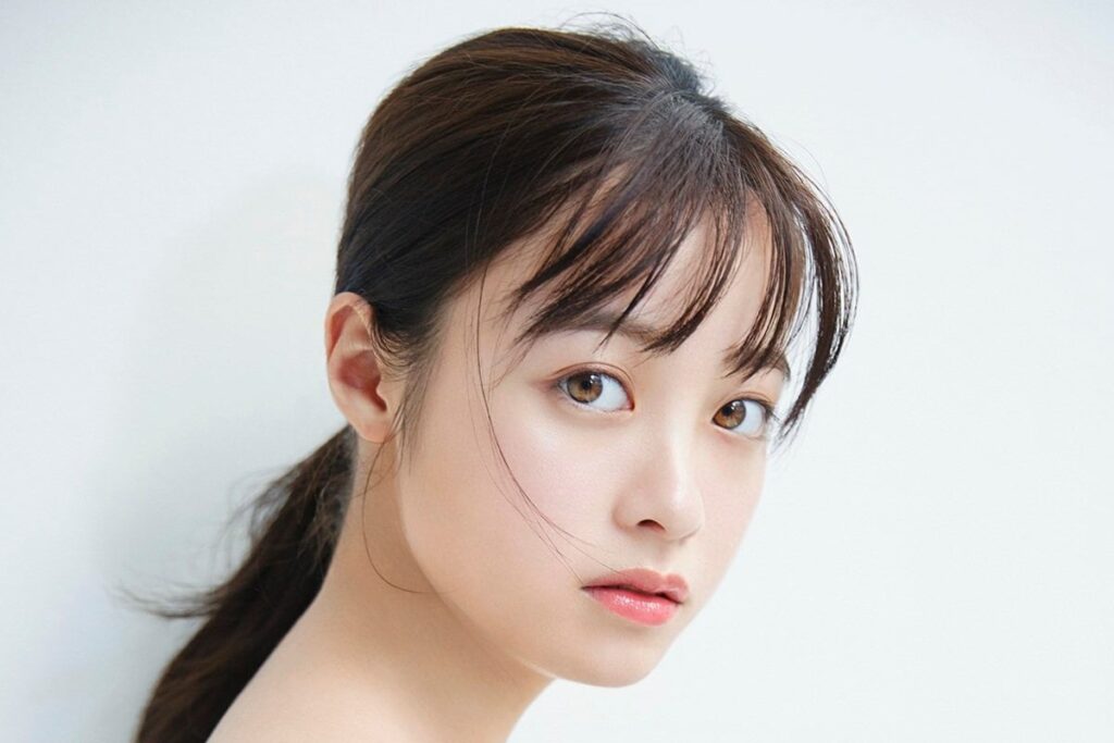 【理想の目元だと思う女性芸能人ランキング】2位の橋本環奈を破った1位はアーモンドアイの人気女優 1か月あたりのファッション＆美容費用も紹介 | LIMO | くらしとお金の経済メディア