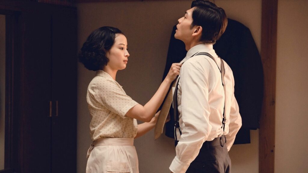 広瀬すず、米兵と熱い抱擁する二階堂ふみに憧れ…夫・松下洸平との朝食も／映画『遠い山なみの光』本編映像