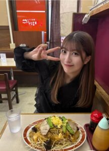 至福の味！モー娘。羽賀朱音が長野ソウルフード“あんかけ焼きそば”を満喫 | 話題の投稿 | スポーツブル (スポブル)