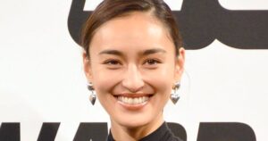 長谷川潤、北海道・定山渓で家族旅行 “道民”「ええええ!」「来てたなんて」 継父と遊ぶ長男“顔出し”ショットも - ORICON