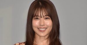 有村架純、役作りで仲村トオルを携帯電話の待ち受けに 娘役で「自然と父が刷り込まれていく感覚があった」 - ORICON