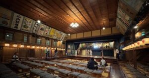興収100億円目前『国宝』ロケ地・出石永楽館、小道具展示を刷新 楽屋セットで主人公気分 - ORICON