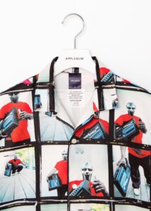 あの伝説的ジャケットを手がけたフォトグラファーとのカプセルコレクション。トランク ホテルで一夜限りの写真展も。 | news | HOUYHNHNM（フイナム）