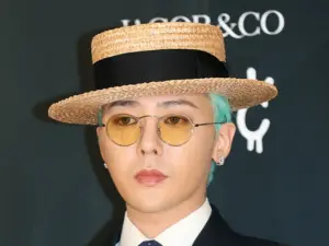 香港公演中にG-DRAGON（BIGBANG）が客席から顔を背ける…ファンも怒ったLEDプラカードの内容 | wowKorea（ワウコリア）