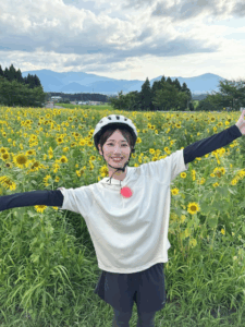 「ひまわり畑、恐竜、猫に見える山」福井大満喫の柏木由紀、可愛すぎるスマイルにファン歓喜！ | 話題の投稿 | スポーツブル (スポブル)