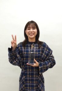 歓喜！芳根京子が最優秀主演女優賞を受賞、満面の笑顔で感謝の報告 | 話題の投稿 | スポーツブル (スポブル)