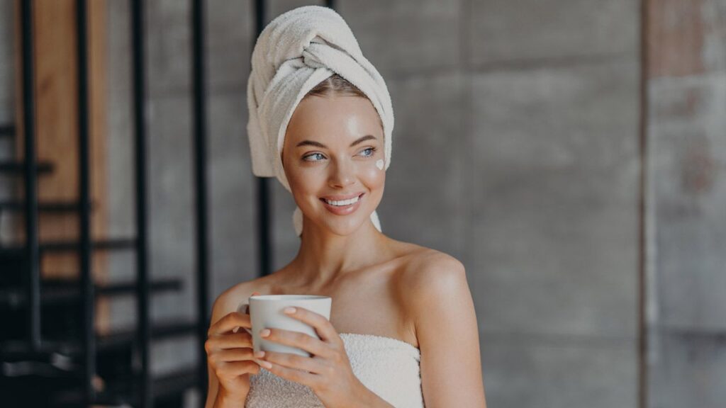 【体験レポート】コラーゲンドリンクを3カ月飲み続けて実感した美容効果とは? | Vogue Japan 【体験レポート】コラーゲンドリンクを3カ月飲み続けて実感した美容効果とは? | Vogue Japan