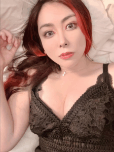 美肌あらわな無防備寝そべりショットにファン悶絶⁉美女プロレスラーの最新インスタショットに注目集まる！ | 話題の投稿 | スポーツブル (スポブル)