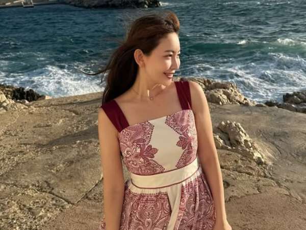 「ええ太もも」小嶋陽菜、海外で圧巻の美脚披露「立ったまま寝ないで」「どんな状況下でもお洒落を楽しんでる」 - au Webポータル