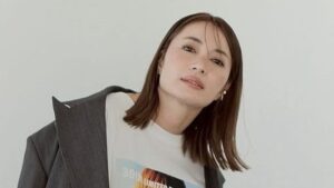 44歳・新山千春 “14歳当時”のウエストまで減量！デビュー30周年記念で初々しいカットを公開「変わらずめちゃくちゃ可愛い！」 | めざましmedia | “好き”でつながる