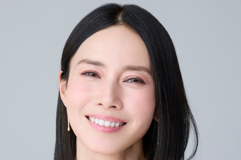 中谷美紀 オーストリアの自宅庭を披露！桃やブルーベリーを収穫して青空朝食「しあわせを絵に描いた…とはこの事か…」「素敵なお庭」の声 最新のガーデニング・家庭菜園市場についても解説 | LIMO