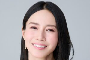 中谷美紀 オーストリアの自宅庭を披露！桃やブルーベリーを収穫して青空朝食「しあわせを絵に描いた…とはこの事か…」「素敵なお庭」の声 最新のガーデニング・家庭菜園市場についても解説 | LIMO