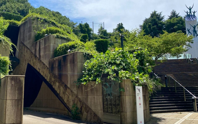 大やけどした母の背にウジ虫がわき、箸で懸命に取り除こうと…広島の高校生が描いた“原爆の絵”が伝える「あの日の証言」 - ｄメニューニュース