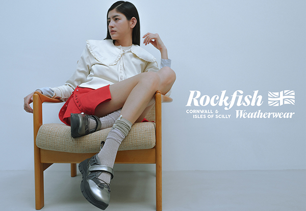 Rockfish Weatherwearのシューズを履いた女性
