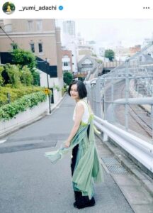 安達祐実43歳、涼やかノースリーブ自然体ショットにドキッ　「まだほんとは10代？」「「いつ見ても、可愛い」: J-CAST ニュース