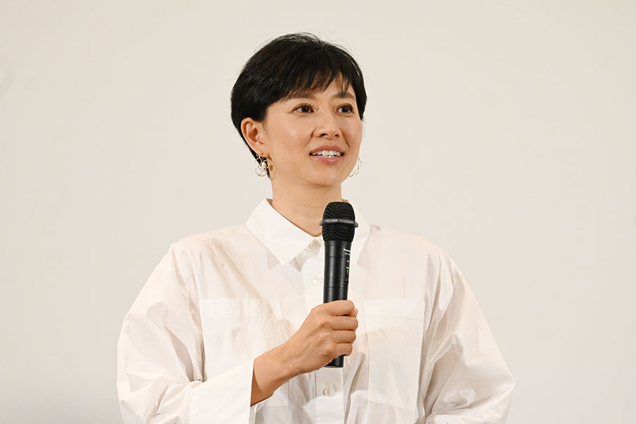 映画『種まく旅人〜醪のささやき〜』の舞台挨拶にて、淡路島の印象を語る菊川怜（8月30日／大阪・関西万博「関西パビリオン」）