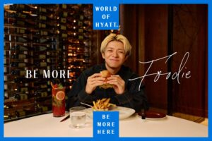 岸優太(Number_i)がハイアットのホテルステイでFoodie体験を満喫！ワールド オブ ハイアット、新ブランドムービー公開！ | Emo!miu｜エモミュー