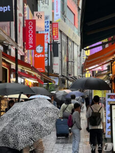 外国人患者が押し寄せるソウル・明洞…「皮膚科・美容整形外科」の街へ再編 | KOREA WAVE