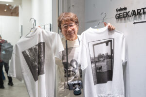 【写真展レポート】写真をTシャツで“着る”感覚とは？　ハービー・山口写真展「Wearable Herbie! ～いつでも、どこでも、ハービー。」レポート - デジカメ Watch
