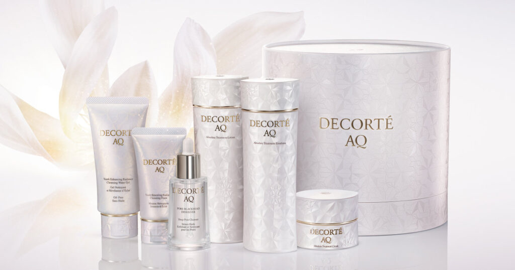 コスメデコルテの革命的角栓ケア「AQ 毛穴美容液オイル」も試せる！ お得なスキンケアコフレ全4種【クリスマスコフレ2025】 | マキアオンライン