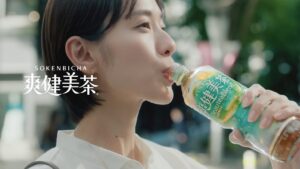 戸田恵梨香、「爽健美茶」新ブランドアンバサダーに　新CM「潤うBeauteaBlend（ビューティーブレンド）」編