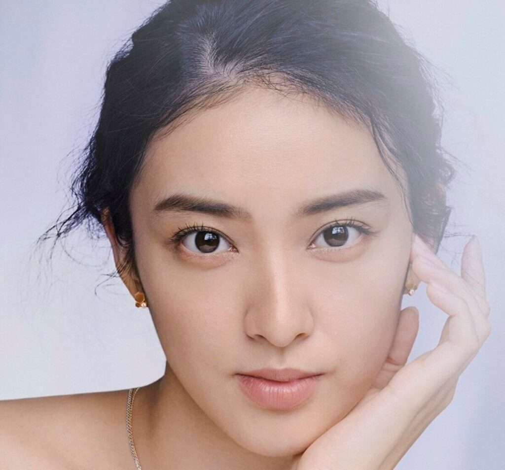 3児の母 武井咲 ノースリコーデで抜群スタイル!日常オフショットの美しさに衝撃 夫はTAKAHIRO 1か月あたりのファッション&美容費用についても解説 | LIMO 3児の母・武井咲の変わらぬ美貌に衝撃「ママに見えない」「最高に素敵」 夫・TAKAHIROもいいね 8か月ぶりインスタ更新 1か月あたりのファッション&美容費用についても解説 | LIMO