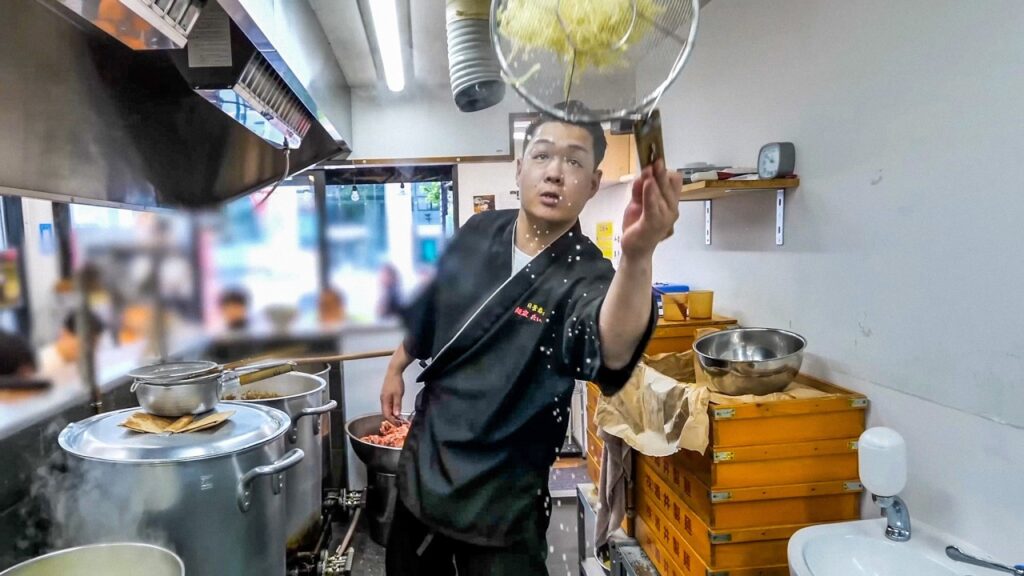 旨すぎて思わず笑ってしまう圧倒的人気を誇る若き店主のラーメン店が凄い。。 旨すぎて思わず笑ってしまう圧倒的人気を誇る若き店主のラーメン店が凄い。。