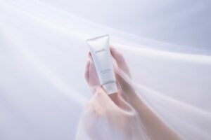 スキンケアブランド〝 meeth / ミース 〟初のハンド用美容液「シルキーハンドセラム」が新登場！