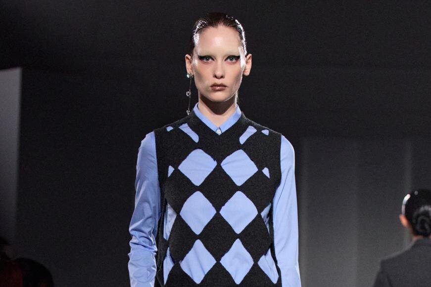 アレキサンダー ワン 26年春夏コレクション - 女性にむけたパワードレッシング